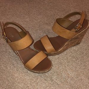 Gorgeous Tan Wedges 😍